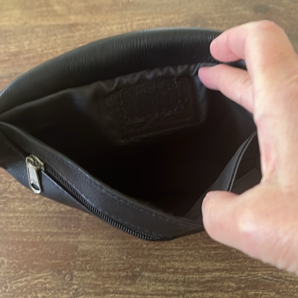 Latico Black Leather Fanny Pack/Sling bag - Picture 9 of 12